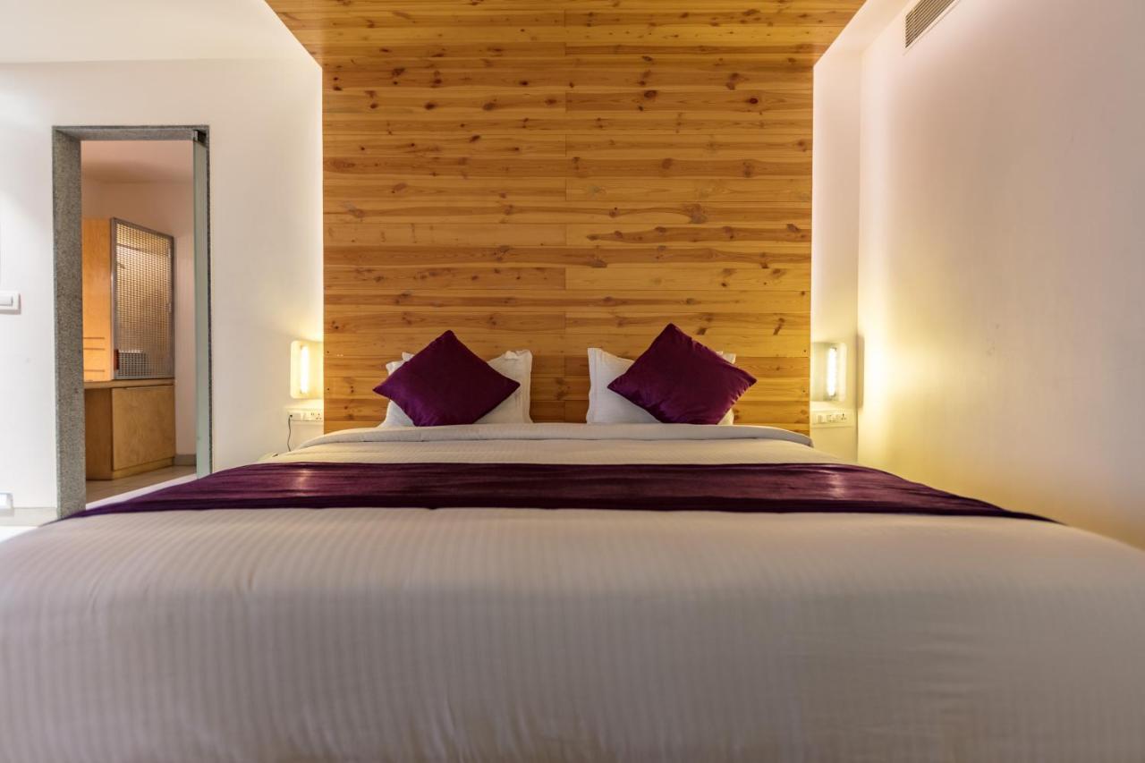 Hotel Aira Vijayawāda Extérieur photo